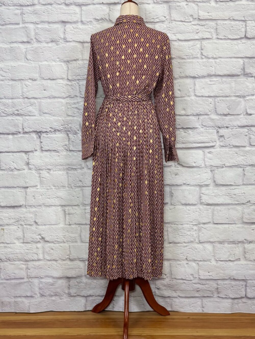 Melloday Abstract Print Metallic Gold Jacquard Pleated Midi Dress - Picture 2 of 6